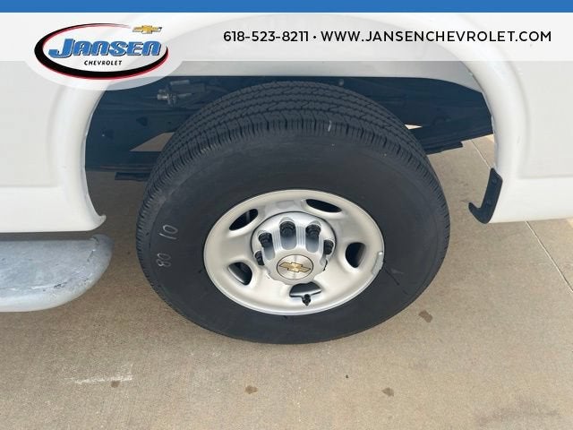 2025 Chevrolet Express Cargo WT