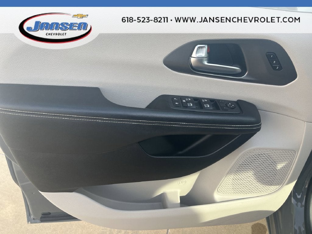 2022 Chrysler Pacifica Touring L
