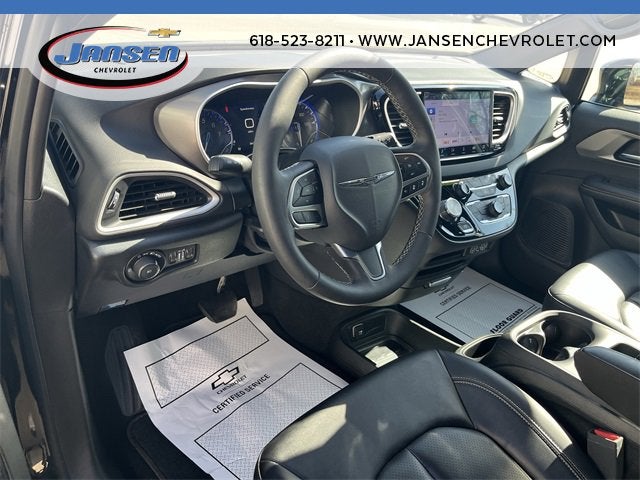 2025 Chrysler Pacifica Select