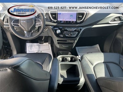 2025 Chrysler Pacifica Select