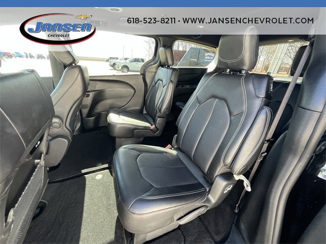 2025 Chrysler Pacifica Select