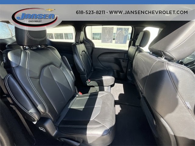 2025 Chrysler Pacifica Select